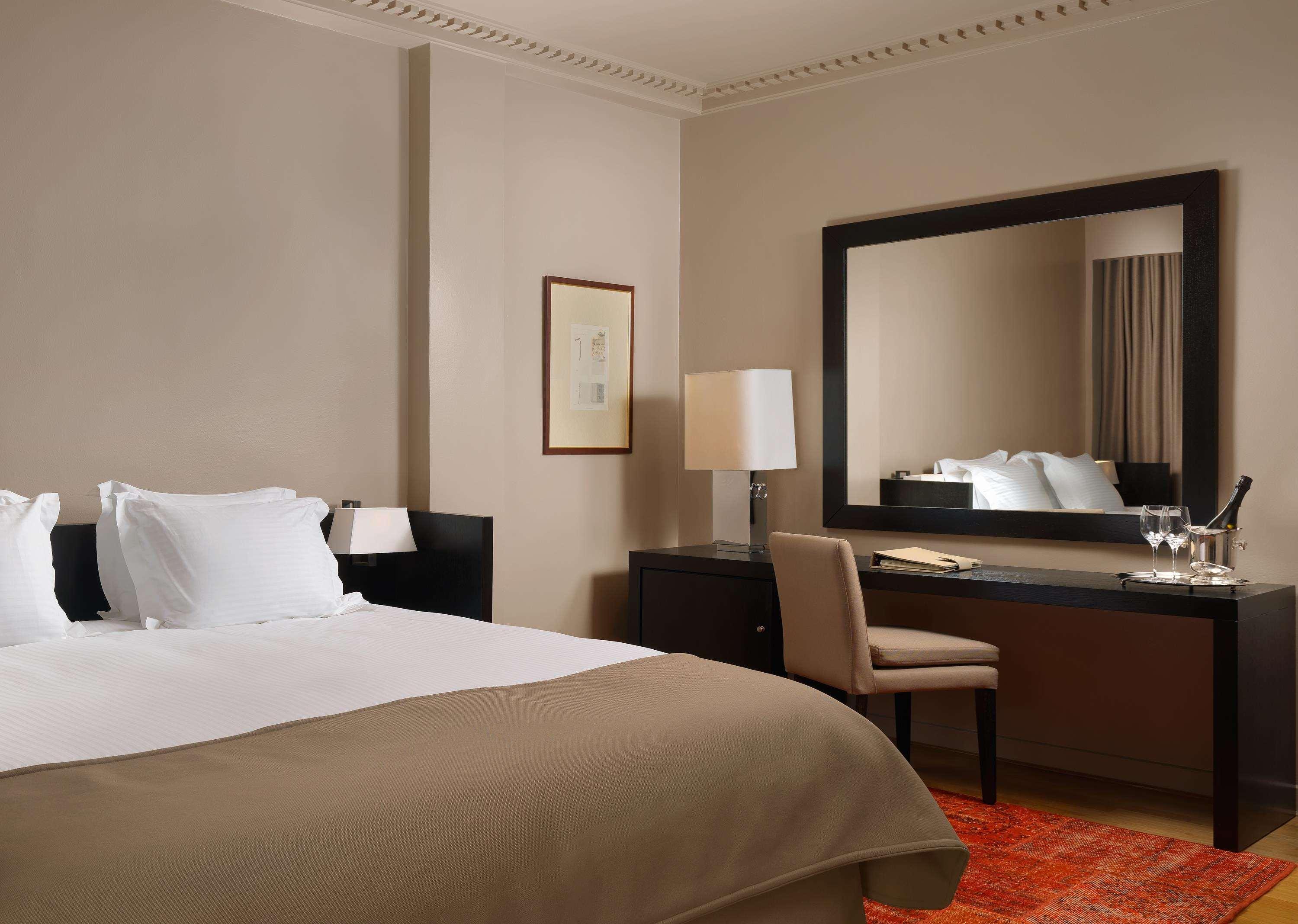 Готель Njv Athens Plaza Номер фото A bedroom at the hotel