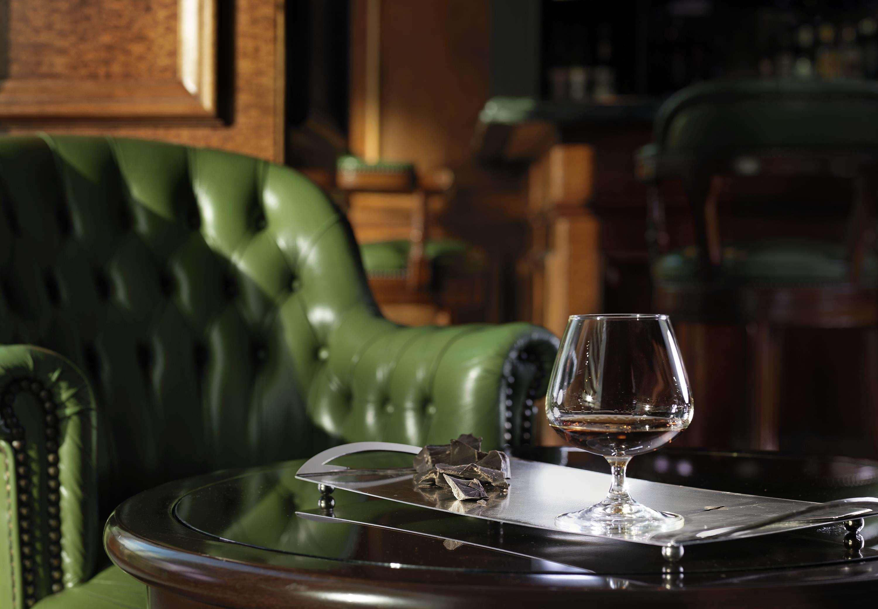 Готель Njv Athens Plaza Ресторан фото A cognac glass
