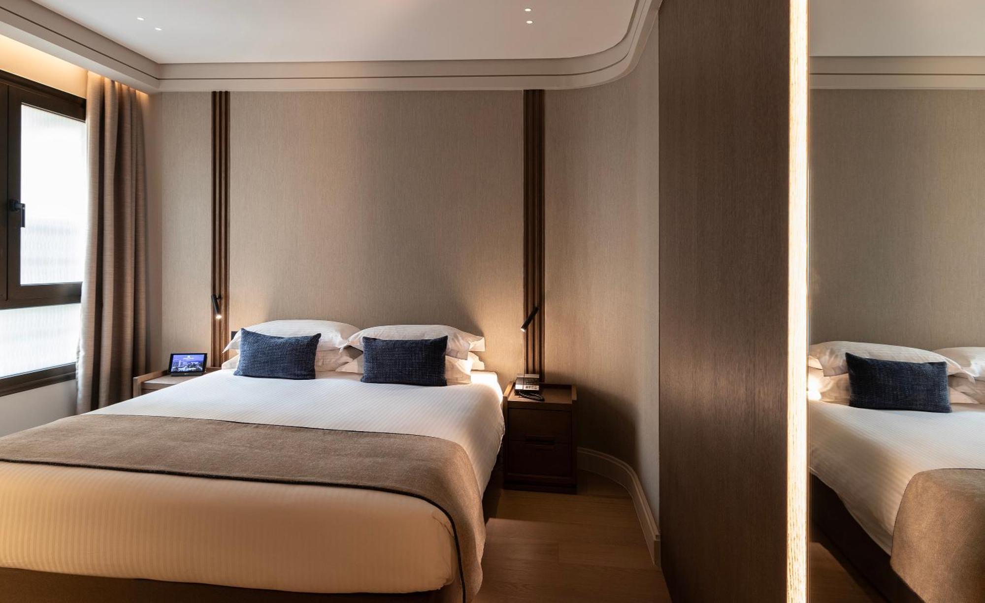 Готель Njv Athens Plaza Екстер'єр фото A bedroom at the hotel