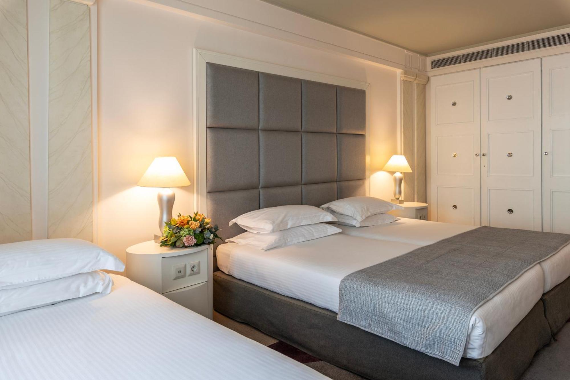 Готель Njv Athens Plaza Екстер'єр фото A bedroom at the hotel